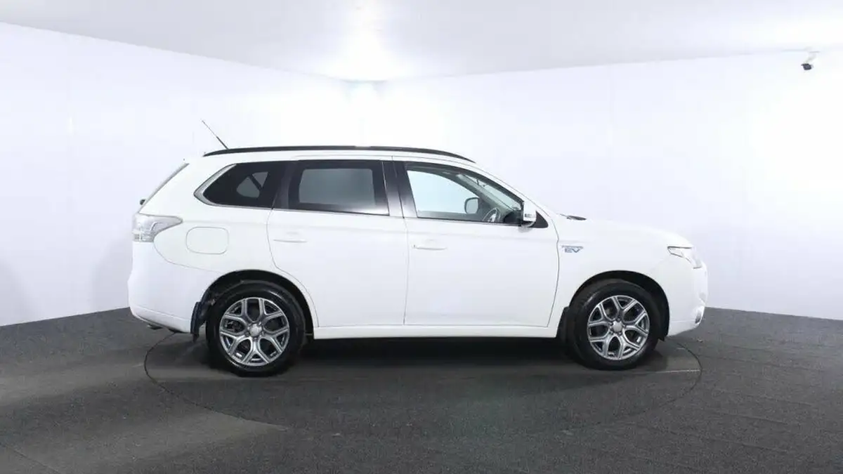 2014-mitsubishi-outlander-20-gx4h-big-7