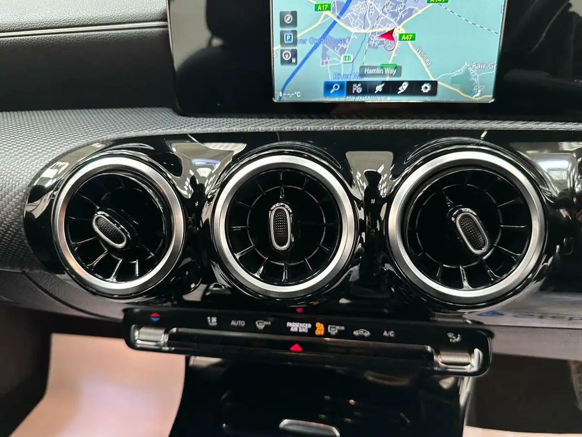 2021-mercedes-benz-a-class-13-a180-se-7g-dct-big-14