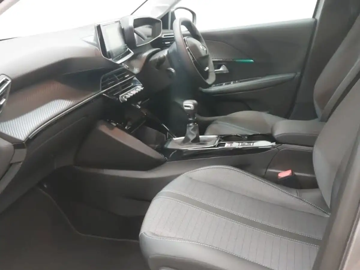 2023-peugeot-208-12-puretech-allure-premium-100ps-big-4