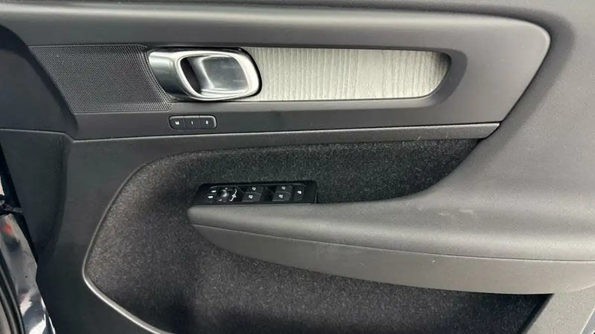 2021-volvo-xc40-15-t3-inscription-pro-161bhp-auto-big-18