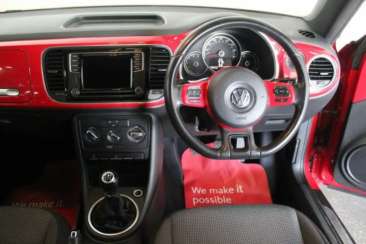 2016-volkswagen-beetle-20tdi-design-150ps-hatchback-3d-big-27