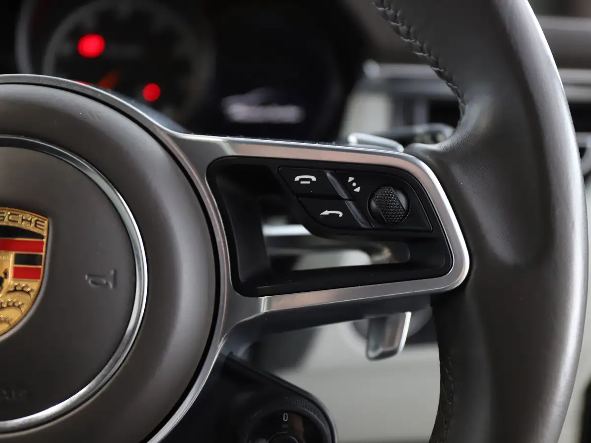 2021-porsche-macan-29-turbo-big-15