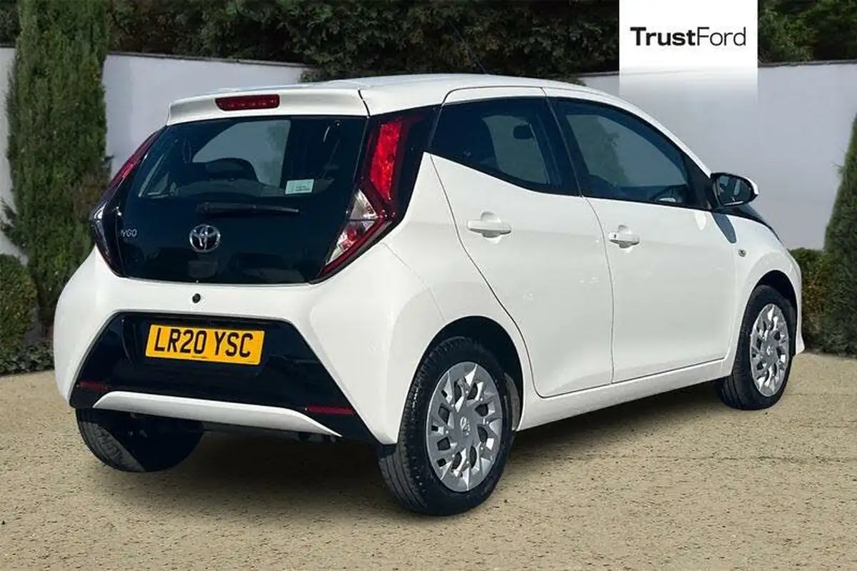 2020-toyota-aygo-10-vvt-i-x-play-big-3