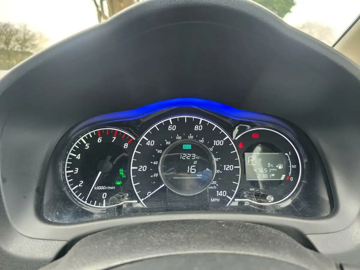 2014-nissan-note-12-tekna-cvt-big-33