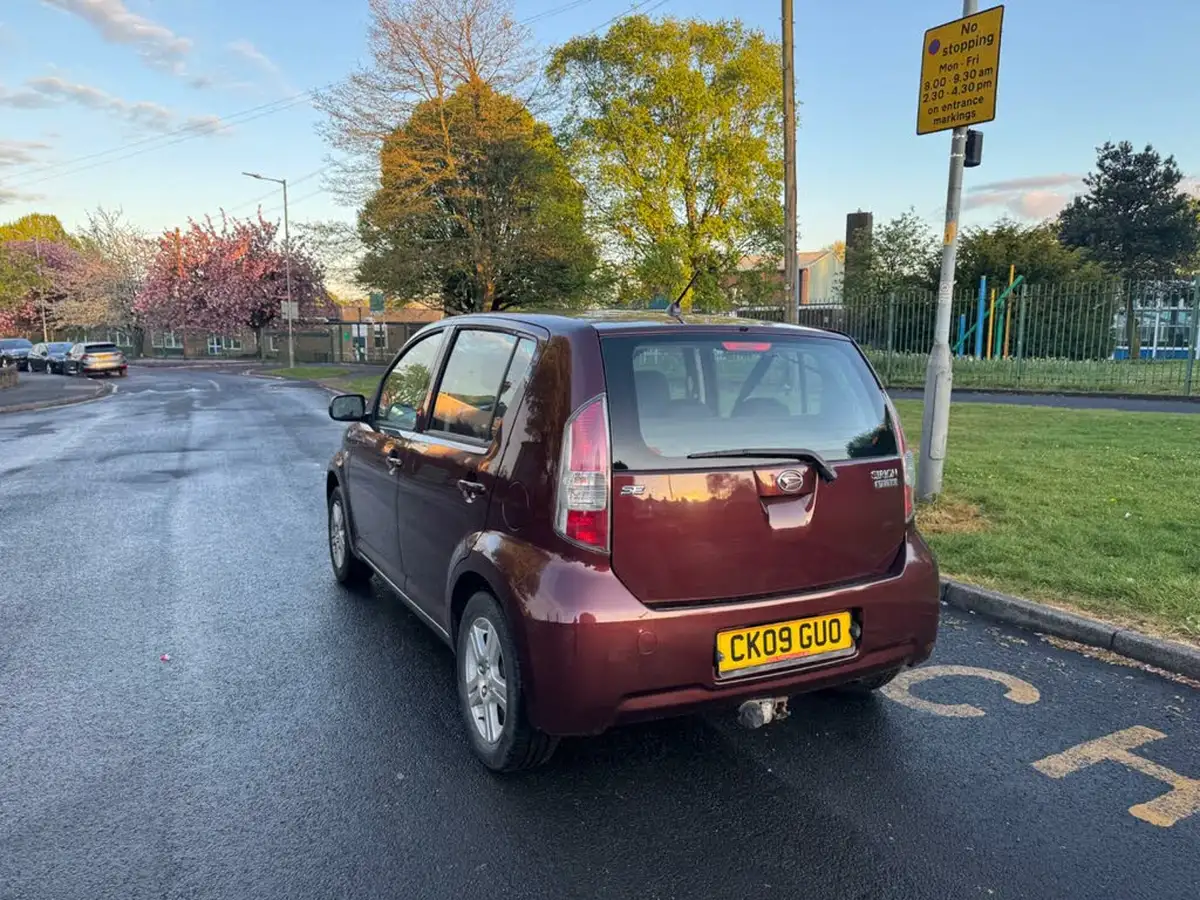 2009-daihatsu-sirion-10-se-big-3