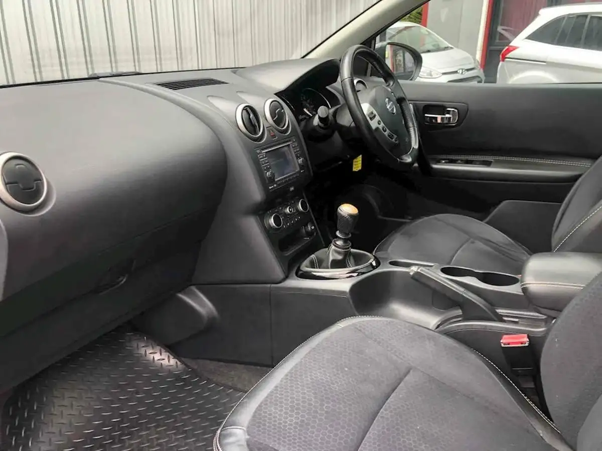 2013-nissan-qashqai-15td-360-big-21