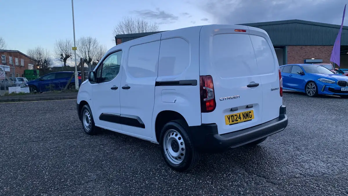 2024-citroen-berlingo-15-bluehdi-m-enterprise-100pseu6e-big-4