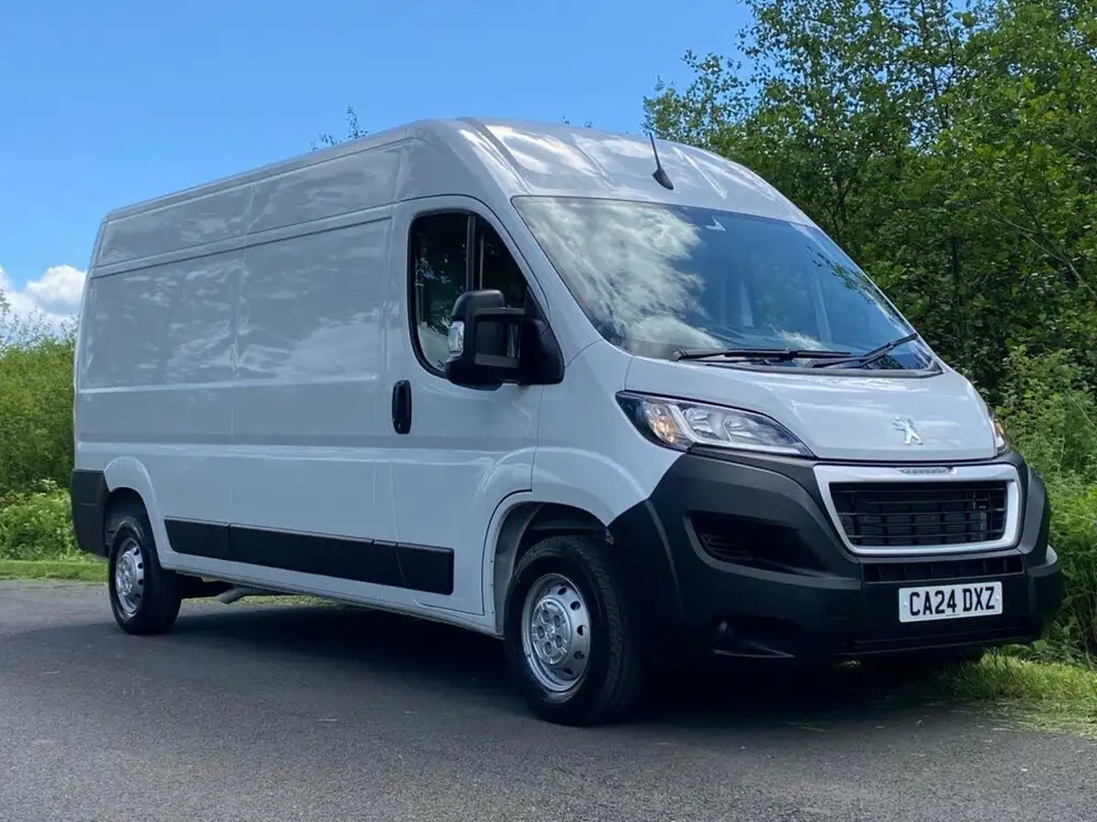 2024-peugeot-boxer-22-bluehdi-professional-premium-335-l3h2-panel-big-15