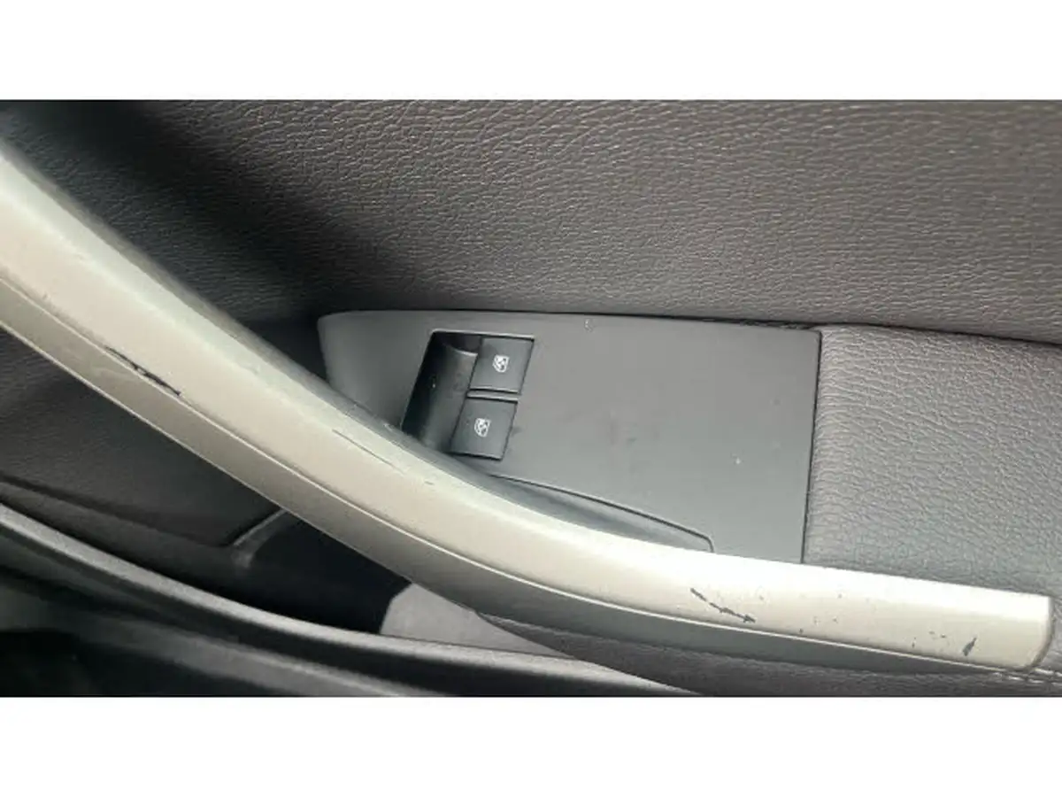 2013-vauxhall-astra-16-limited-edition-big-40