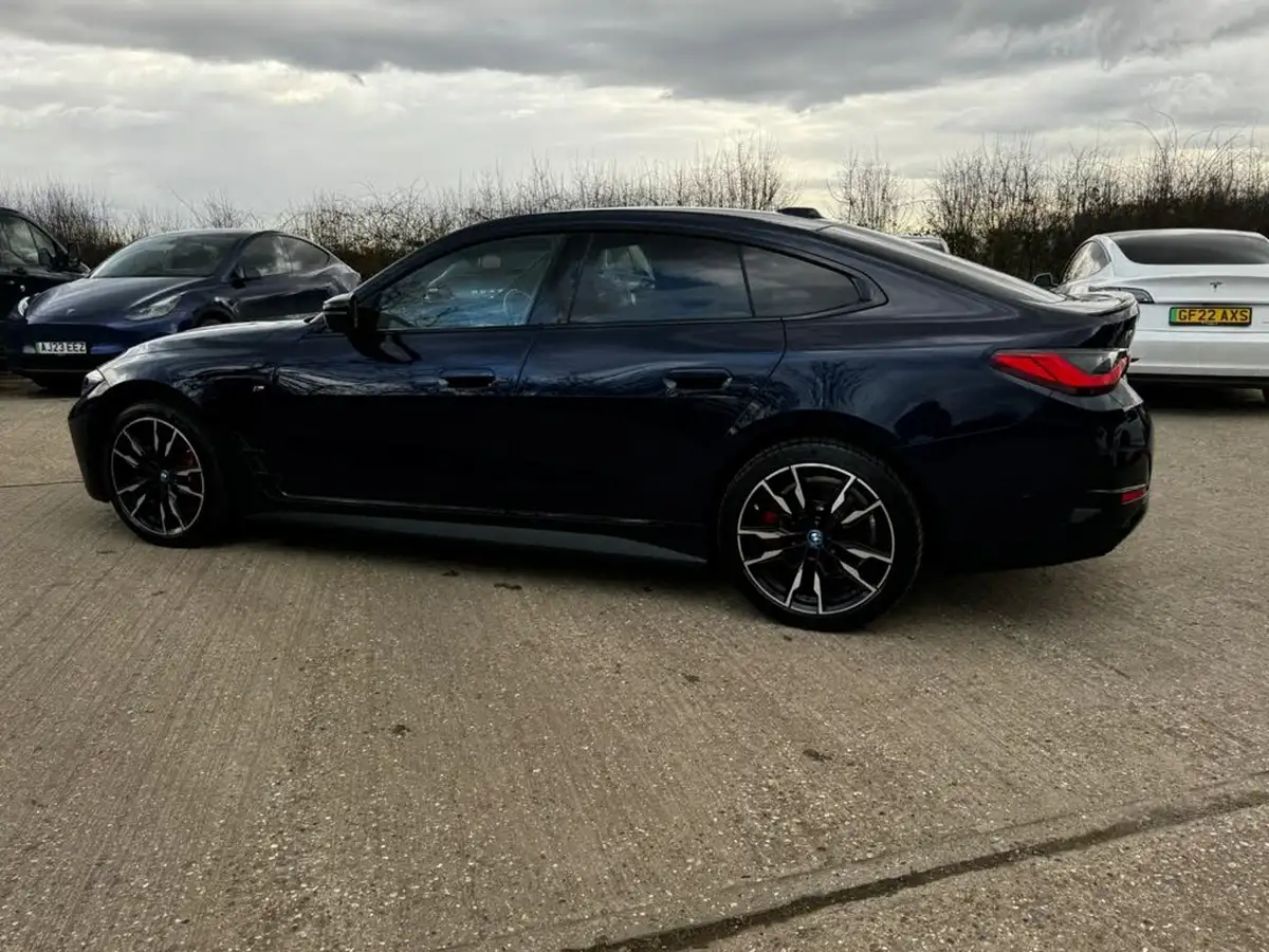 2022-bmw-i4-e-m50-big-21
