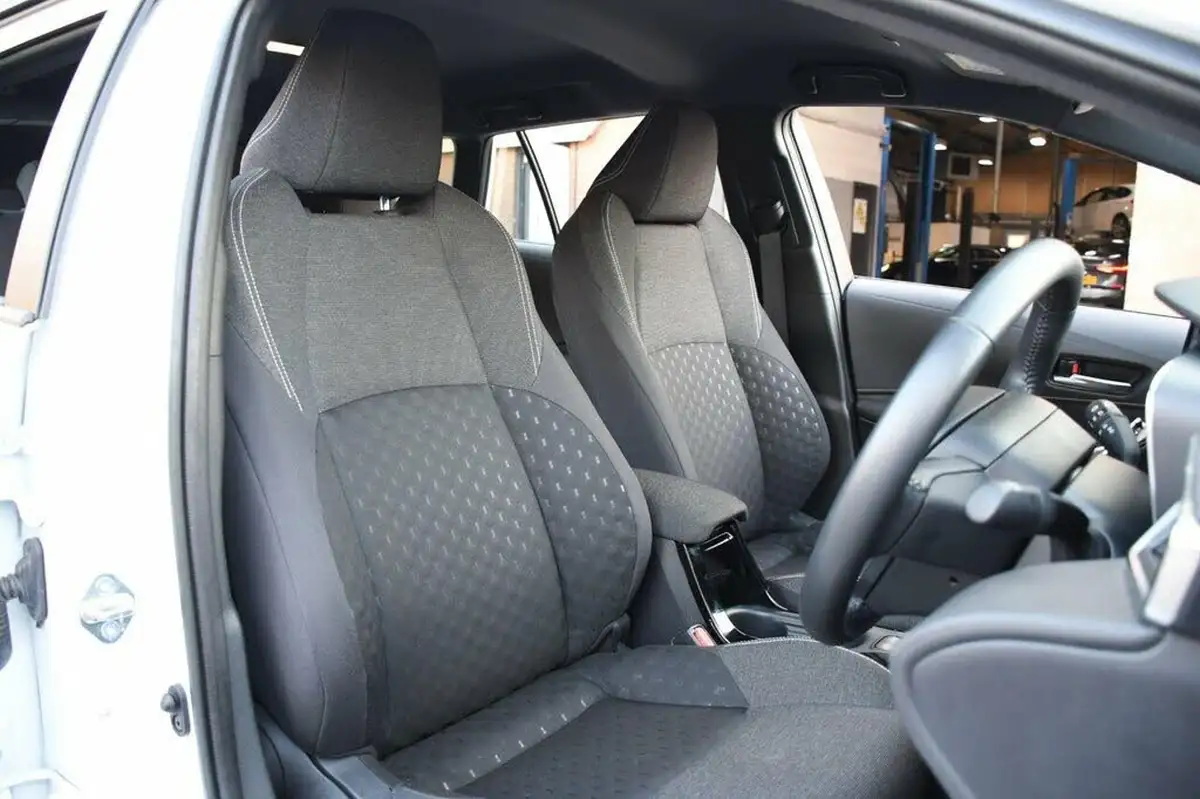2024-toyota-corolla-18-vvt-i-icon-touring-sports-big-12