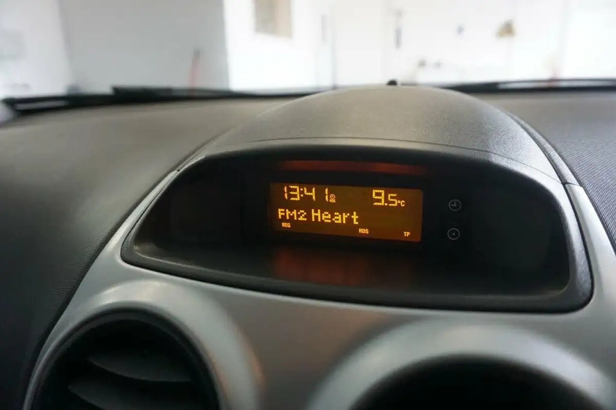 2010-vauxhall-corsa-14-exclusiv-100ps-5d-auto-big-24