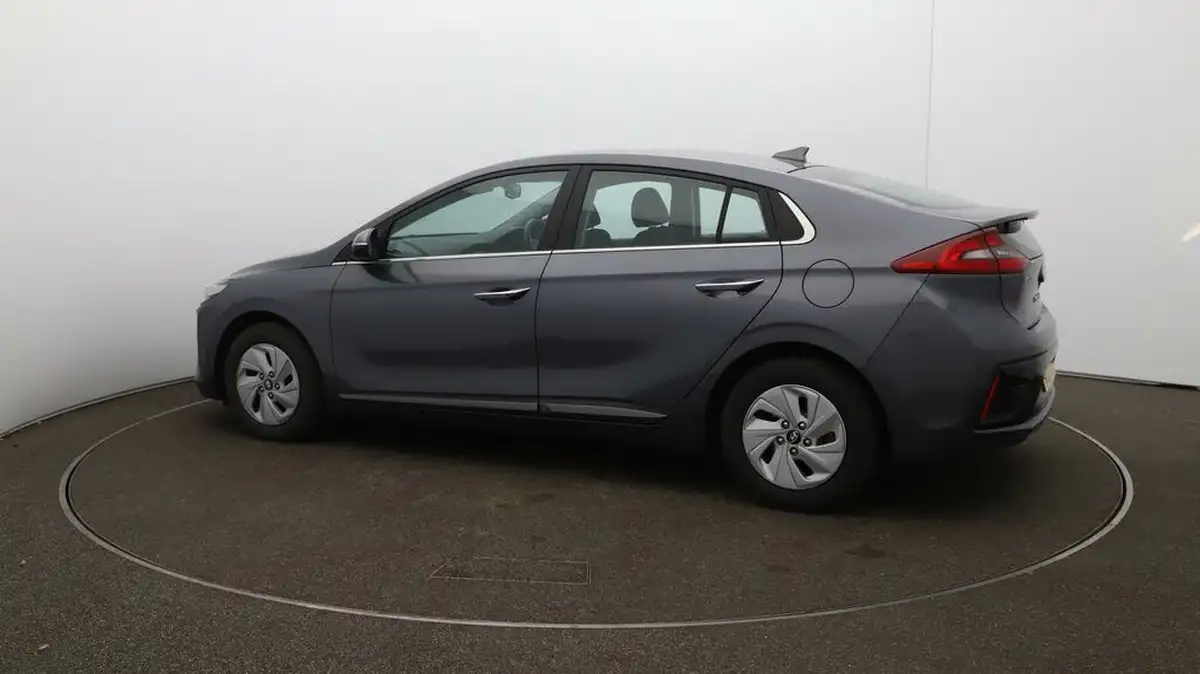 2019-hyundai-ioniq-16-gdi-premium-hybrid-big-39