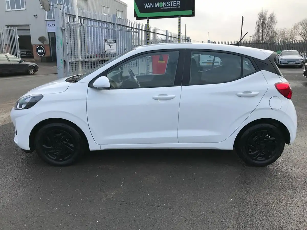 2023-hyundai-i10-10-se-big-3