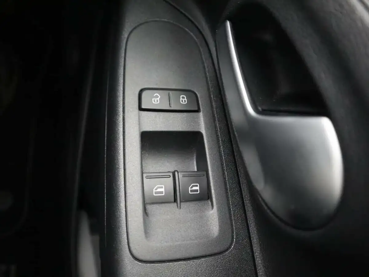 2022-volkswagen-up-10-up-5d-big-21