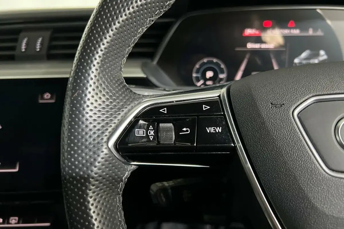 2021-audi-e-tron-50e-black-edition-station-wagon-big-21