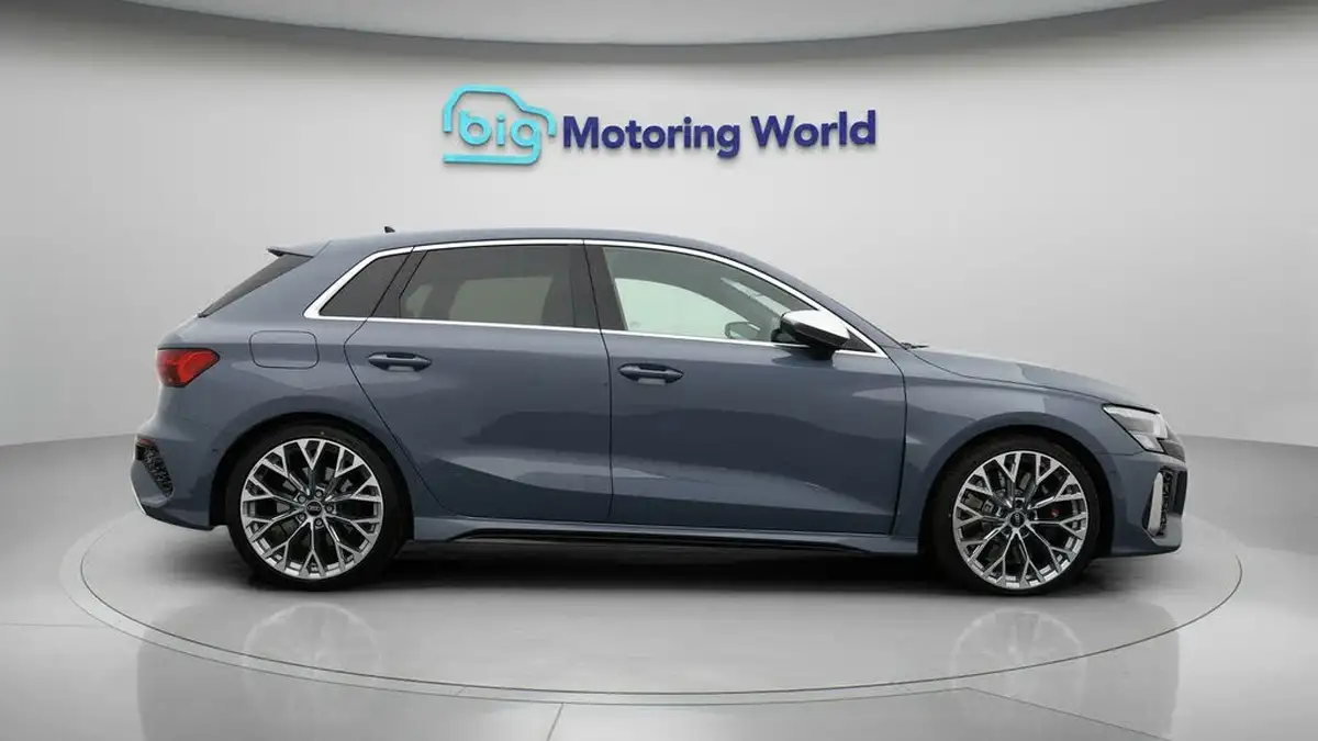 2022-audi-rs3-25-tfsi-sportback-5d-big-37
