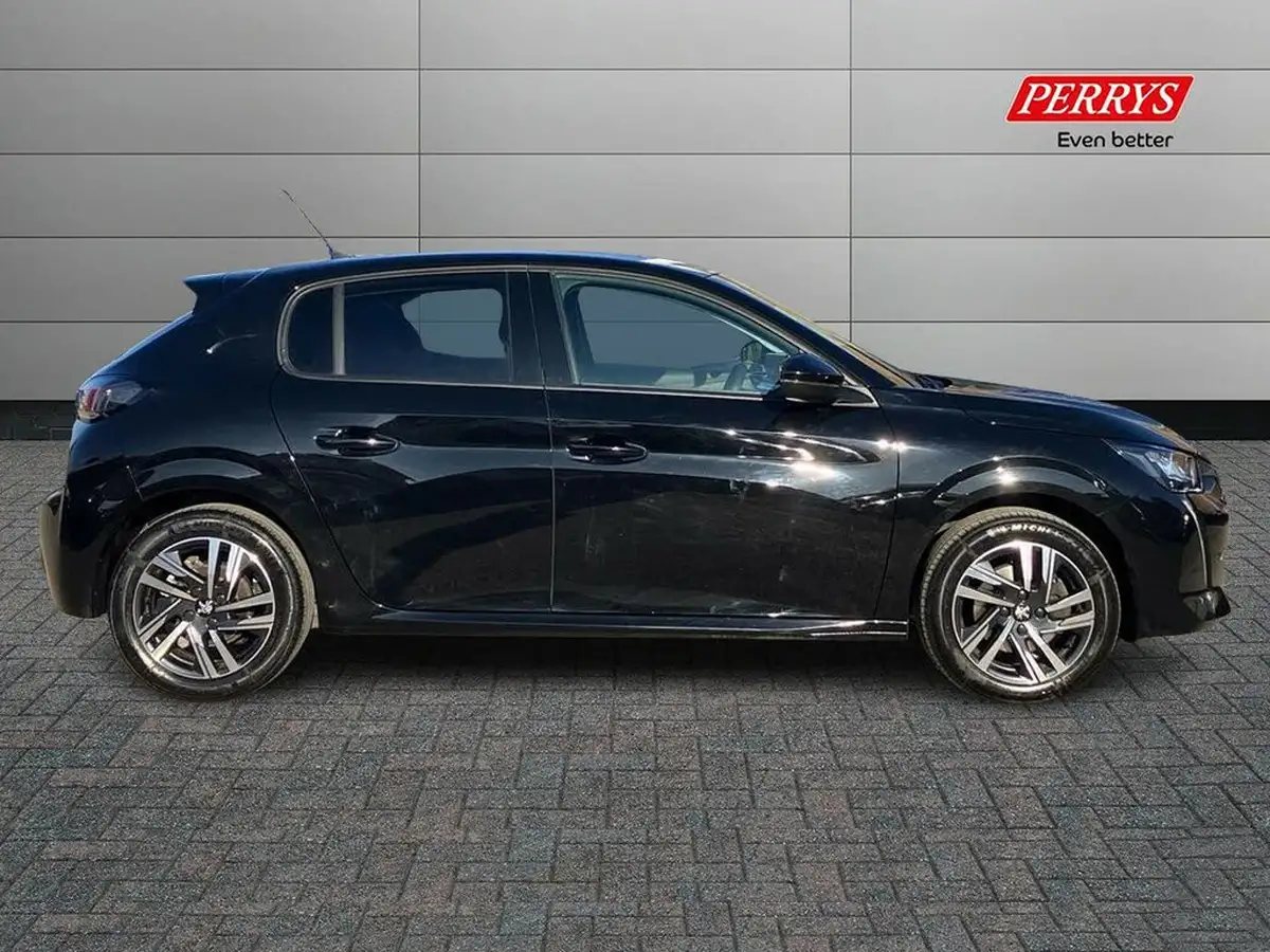 2022-peugeot-208-12-puretech-allure-premium-100ps-big-2