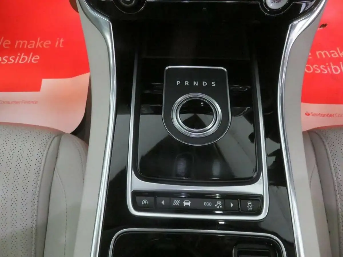 2015-jaguar-xe-20td-portfolio-163ps-auto-big-34