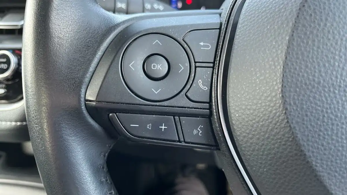 2022-toyota-corolla-18-vvt-i-icon-tech-trk-hatchback-5d-big-46