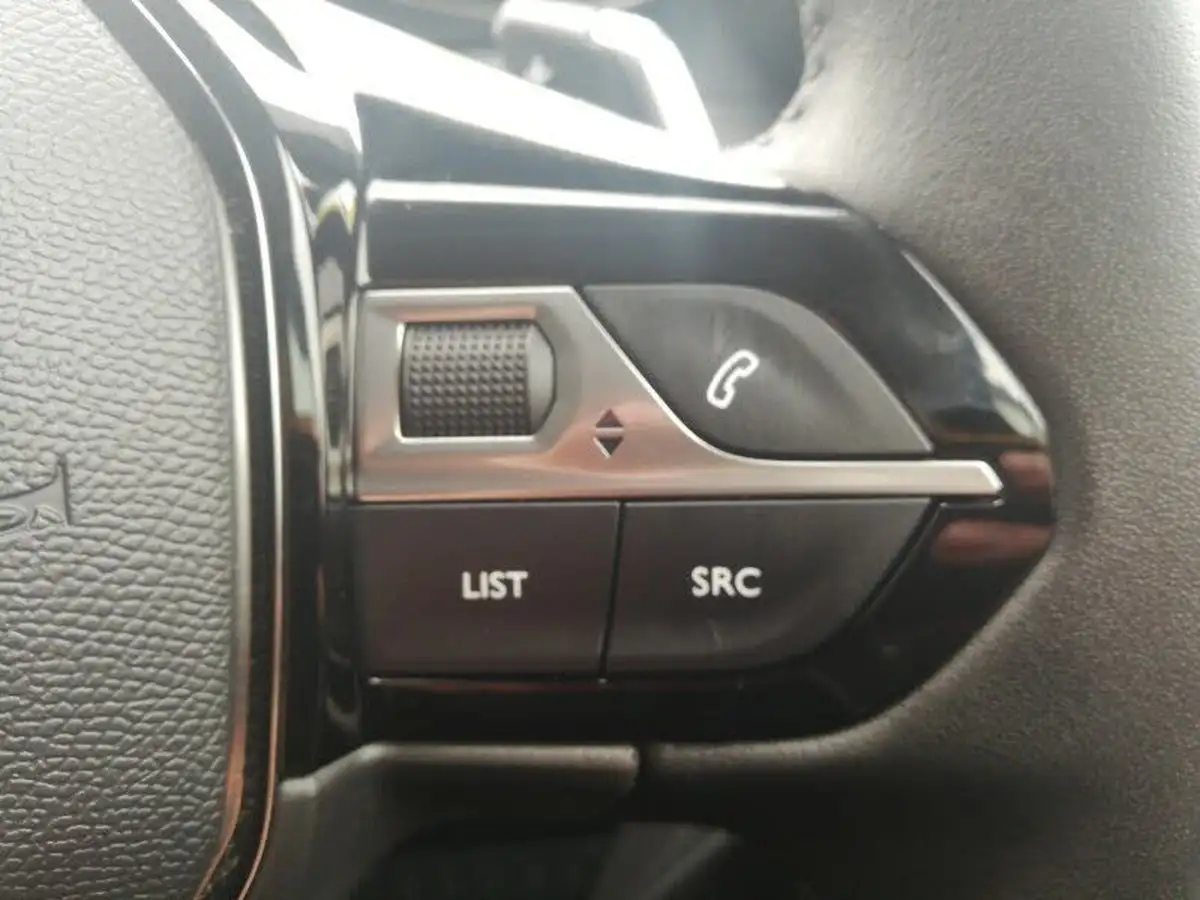 2023-peugeot-208-12-puretech-active-premium-100ps-eat8-big-12