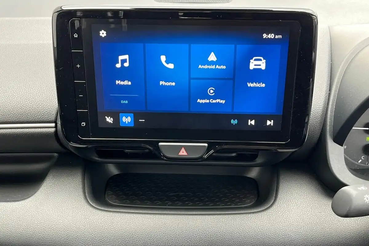 2024-mazda-mazda2-15-centre-line-big-22