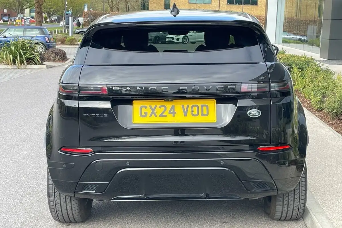 2024-land-rover-range-rover-evoque-15-p300e-dynamic-se-big-10