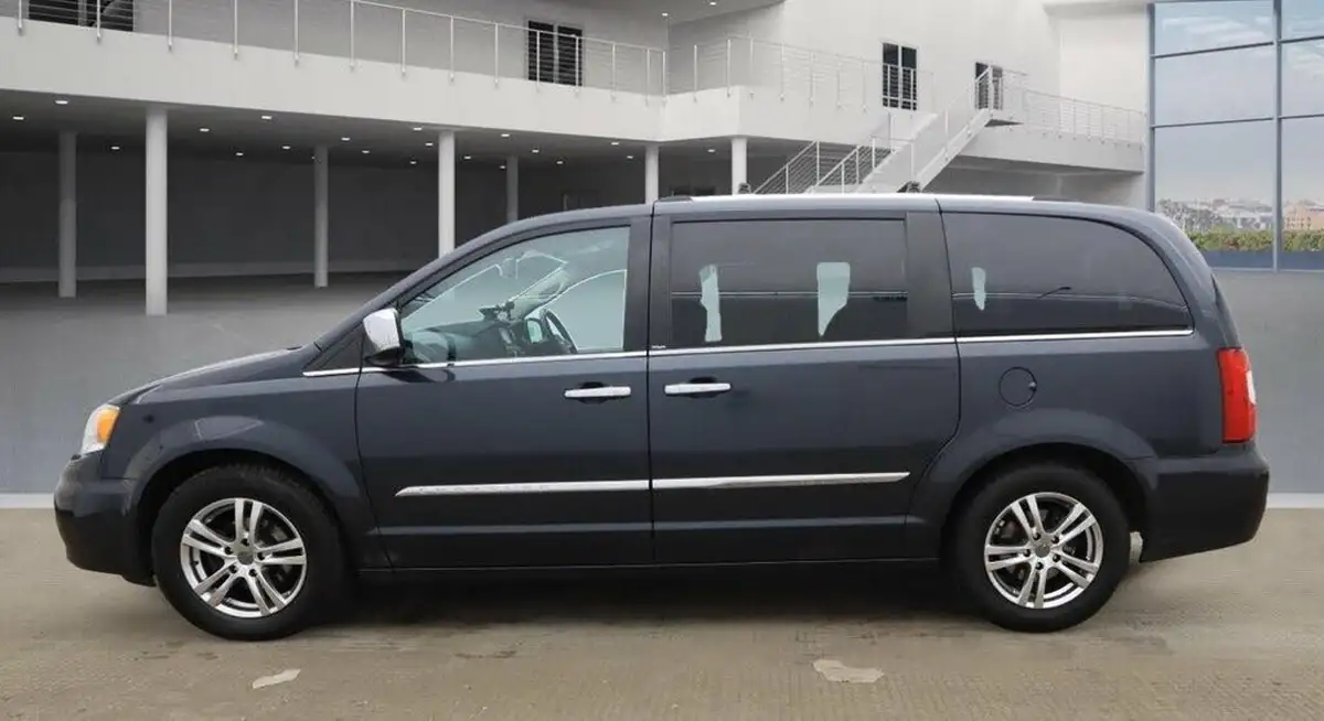 2014-chrysler-grand-voyager-28td-limited-big-5