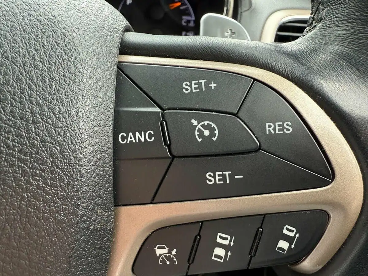 2015-jeep-grand-cherokee-30crd-summit-big-27