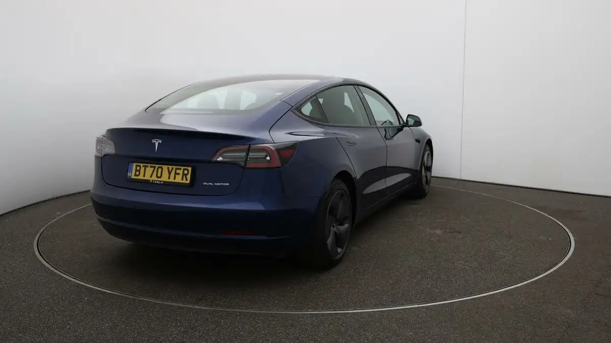 2020-tesla-model-3-e-long-range-big-47