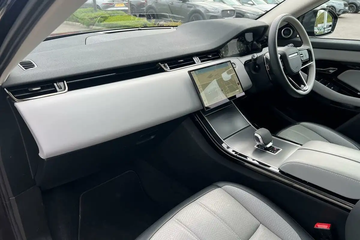 2024-land-rover-range-rover-evoque-15-p300e-dynamic-hse-big-39