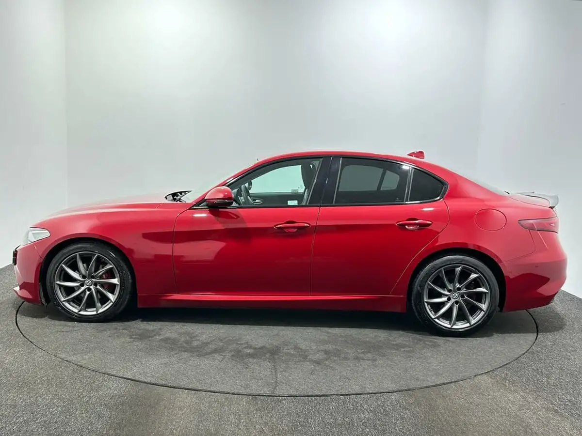 2018-alfa-romeo-giulia-22td-speciale-177bhp-big-3