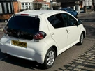 2013-toyota-aygo-10-mode-5d-small-10