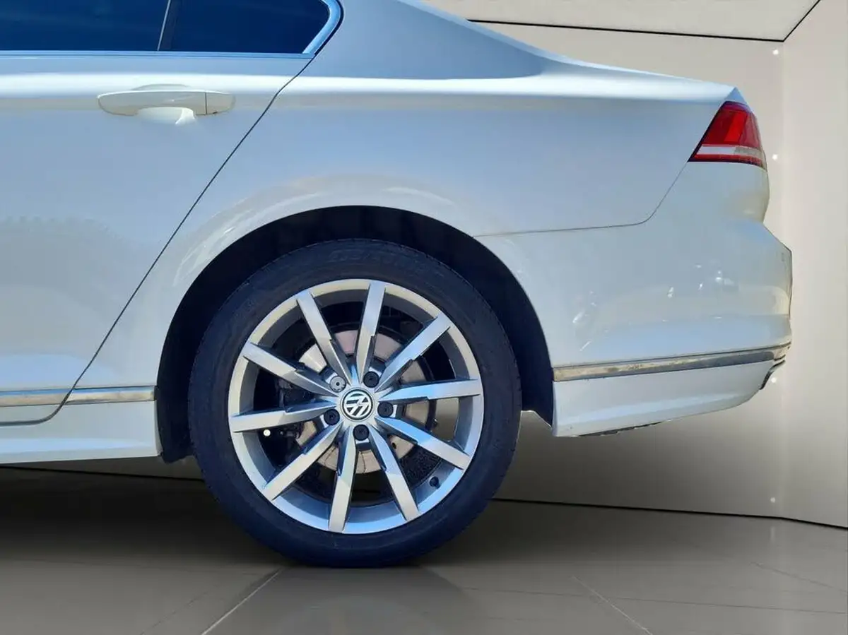 2018-volkswagen-passat-14-tsi-r-line-150ps-saloon-4d-dsg-big-33