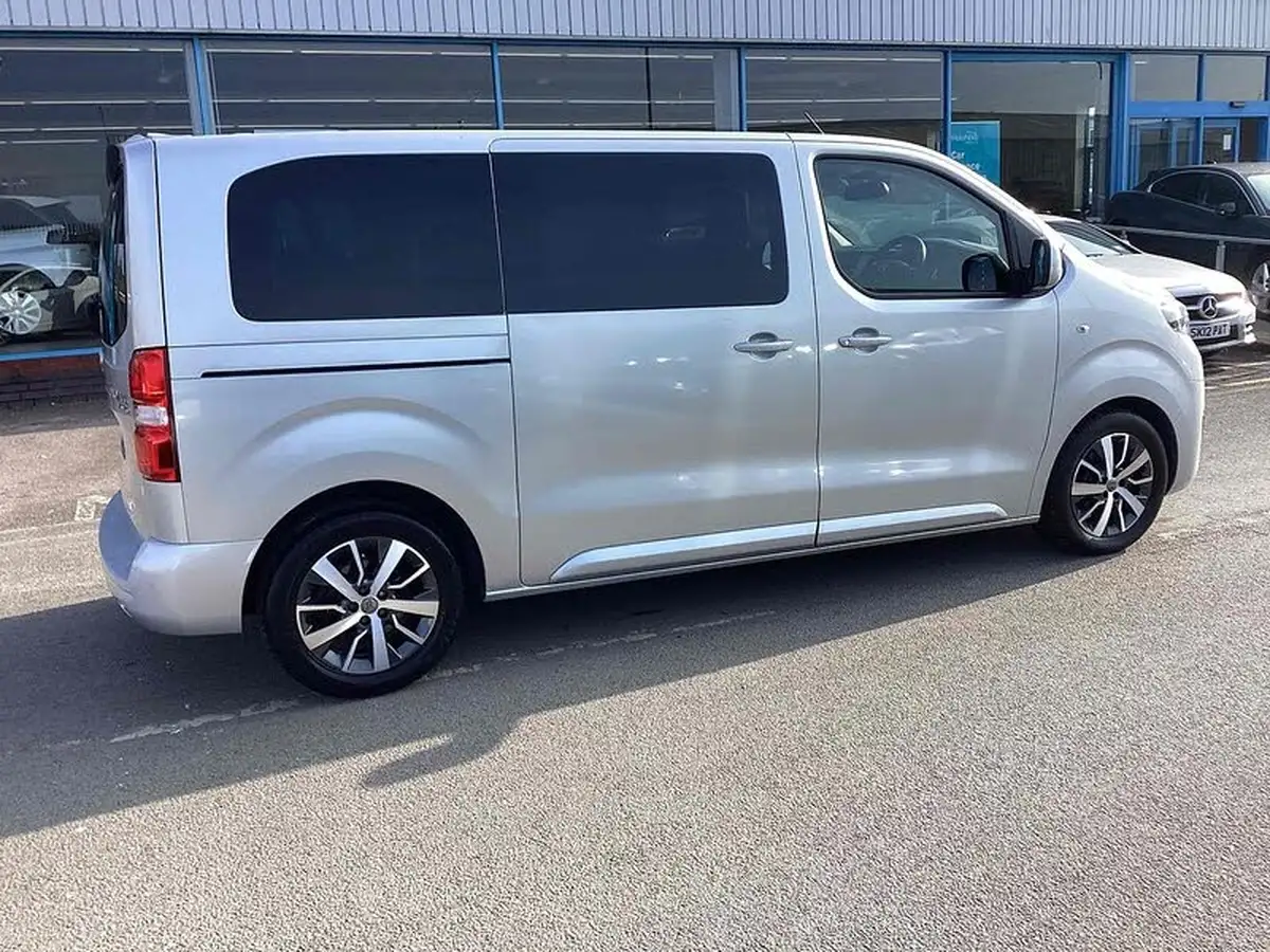 2019-toyota-proace-verso-20d-family-150ps-l1ss-big-7
