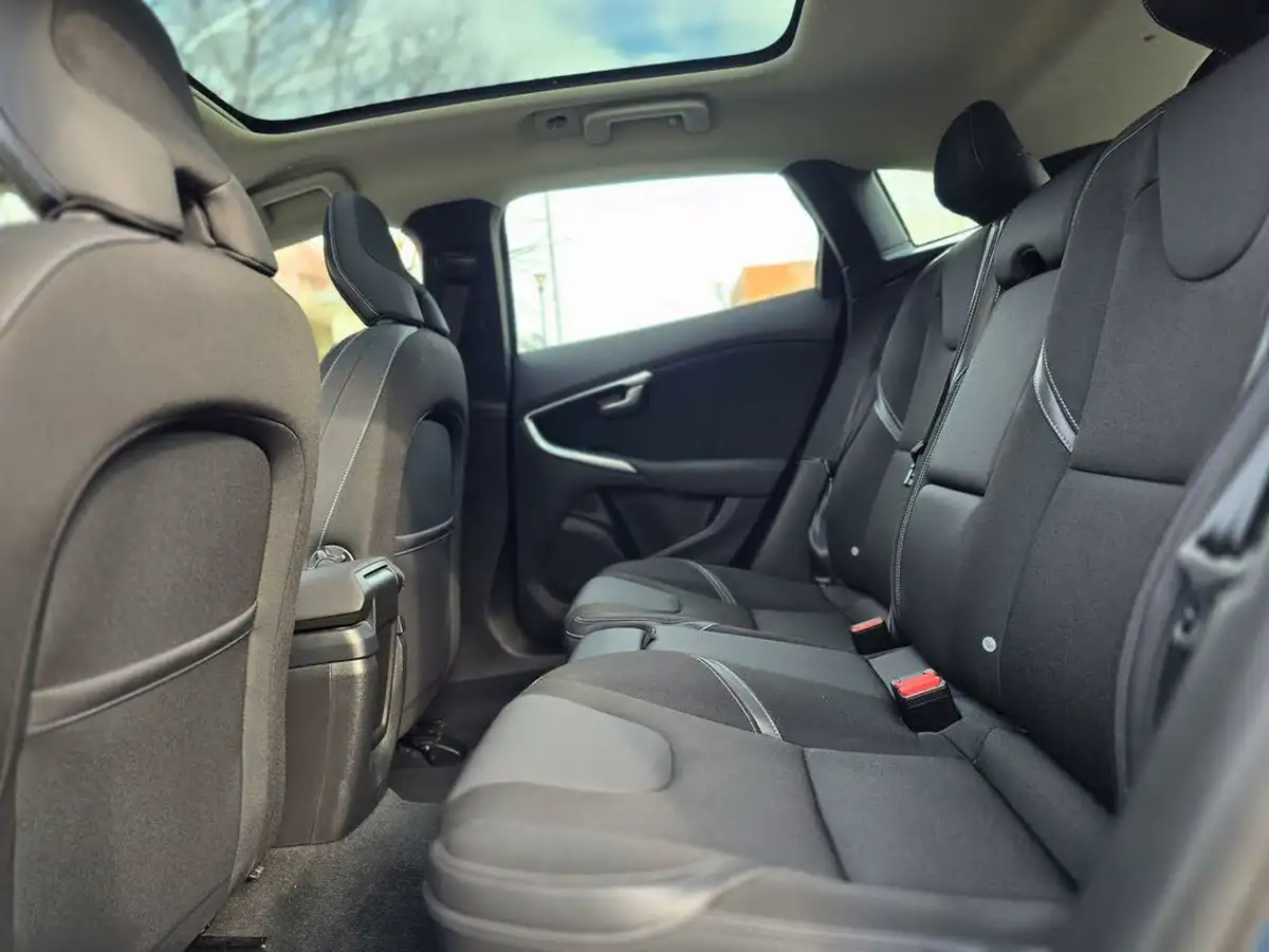 2014-volvo-v40-20td-d3-se-nav-big-10