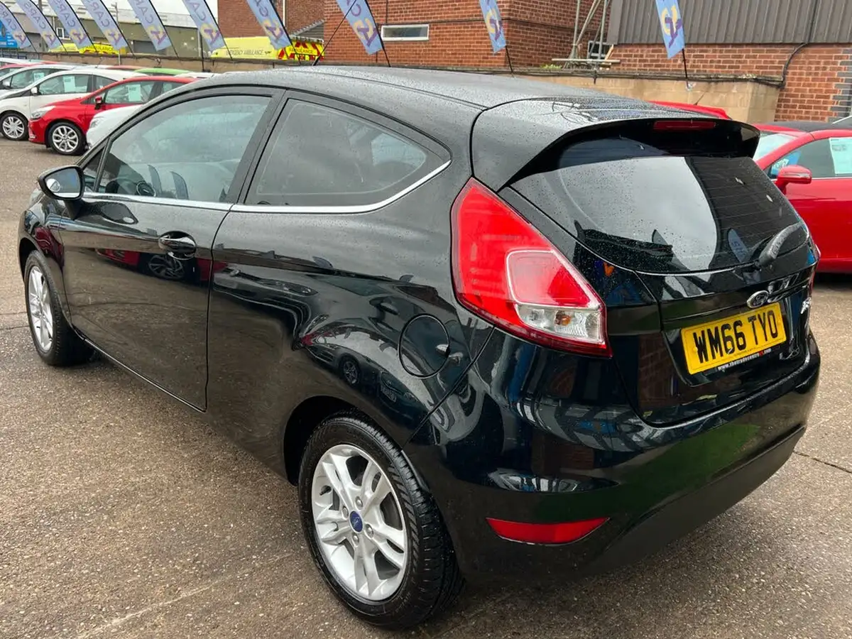 2016-ford-fiesta-125-zetec-3d-big-41