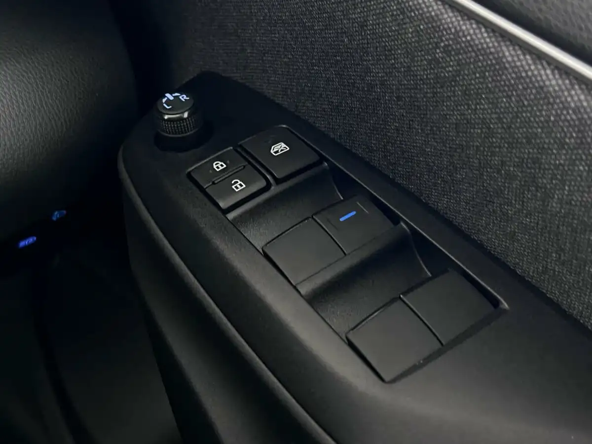 2021-toyota-yaris-15-vvt-i-design-big-21