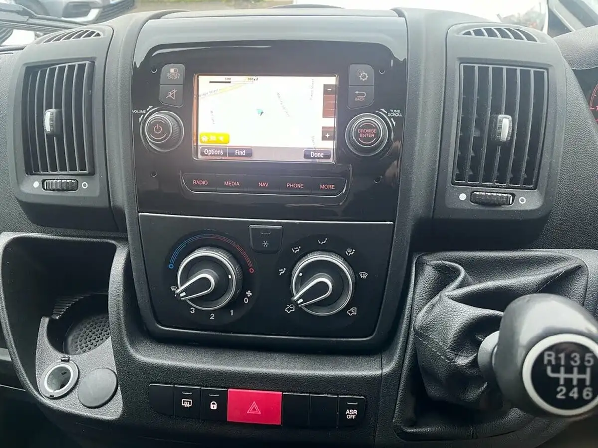 2021-peugeot-boxer-22-bluehdi-professional-435-l4-h2-140bhpeu6dt-big-24