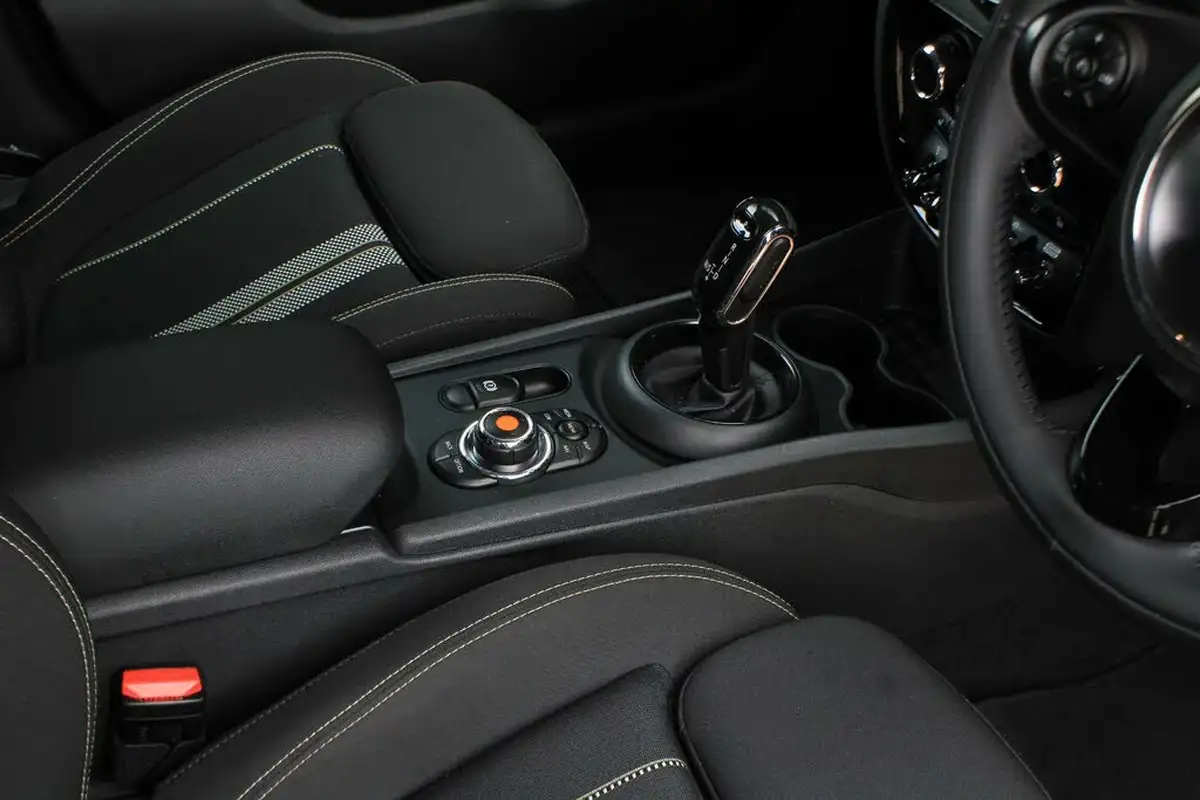 2020-mini-clubman-20-cooper-s-classic-192bhp-auto-big-20