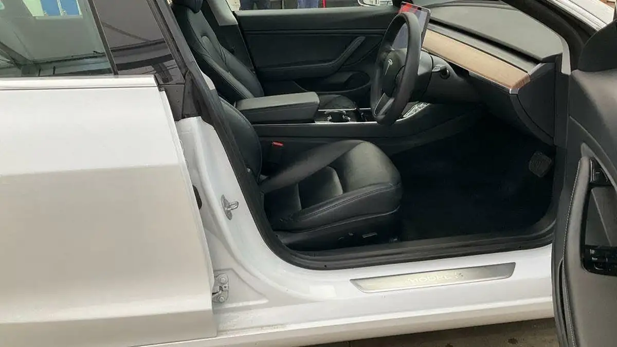 2020-tesla-model-3-e-long-range-big-6