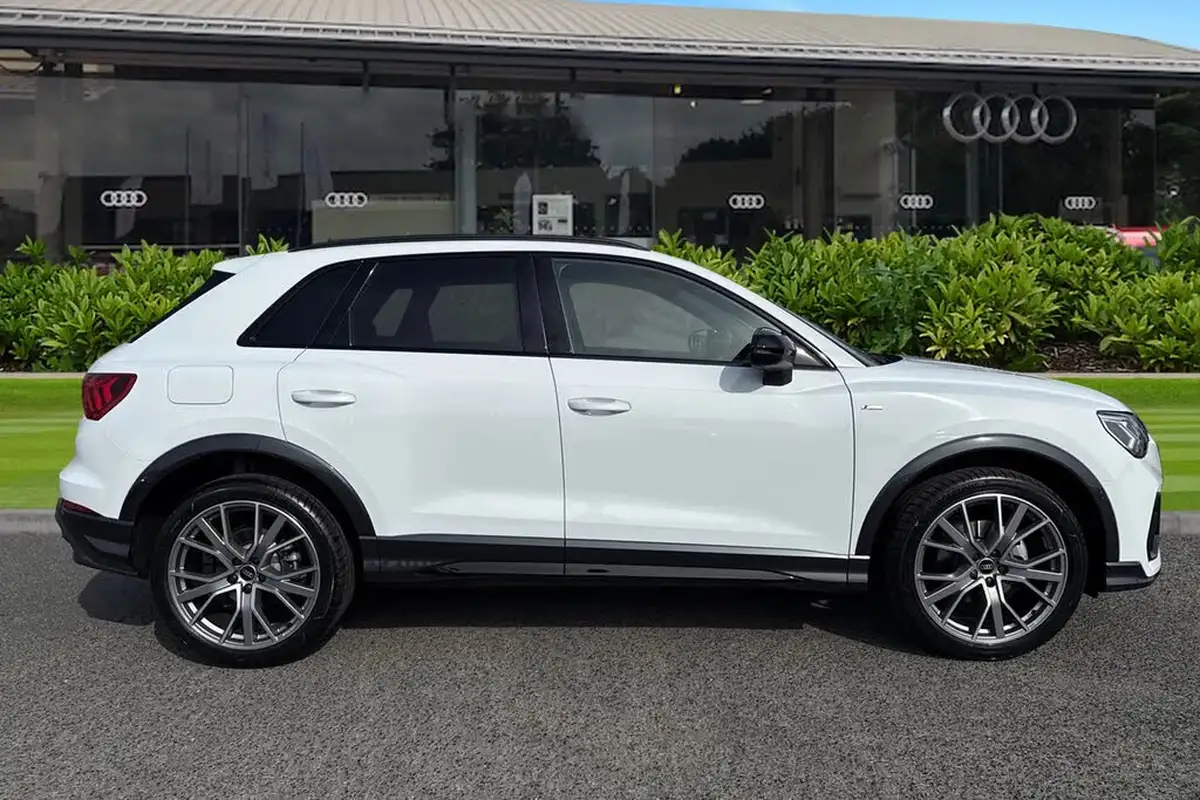 2025-audi-q3-15-35-tfsi-black-edition-station-wagon-s-tronic-big-2