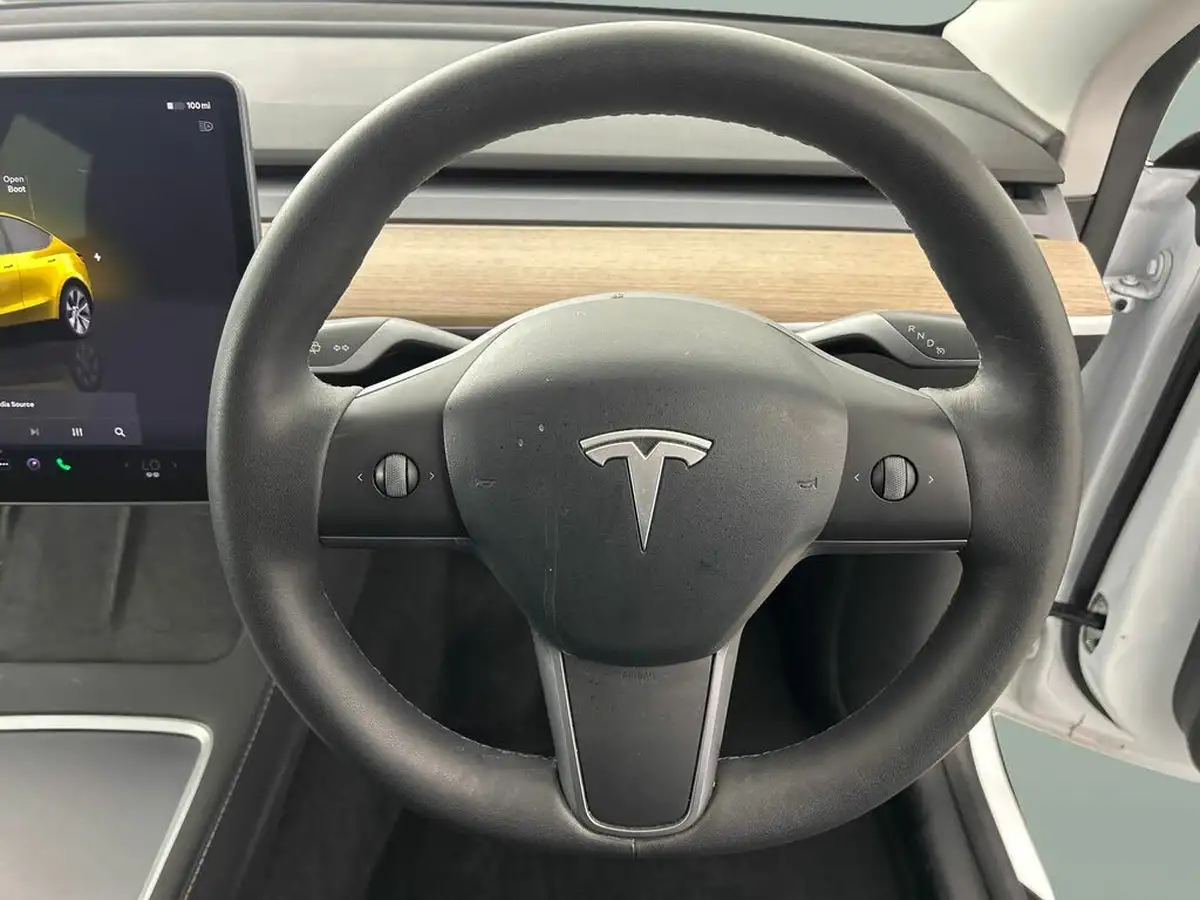 2022-tesla-model-y-e-long-range-big-21