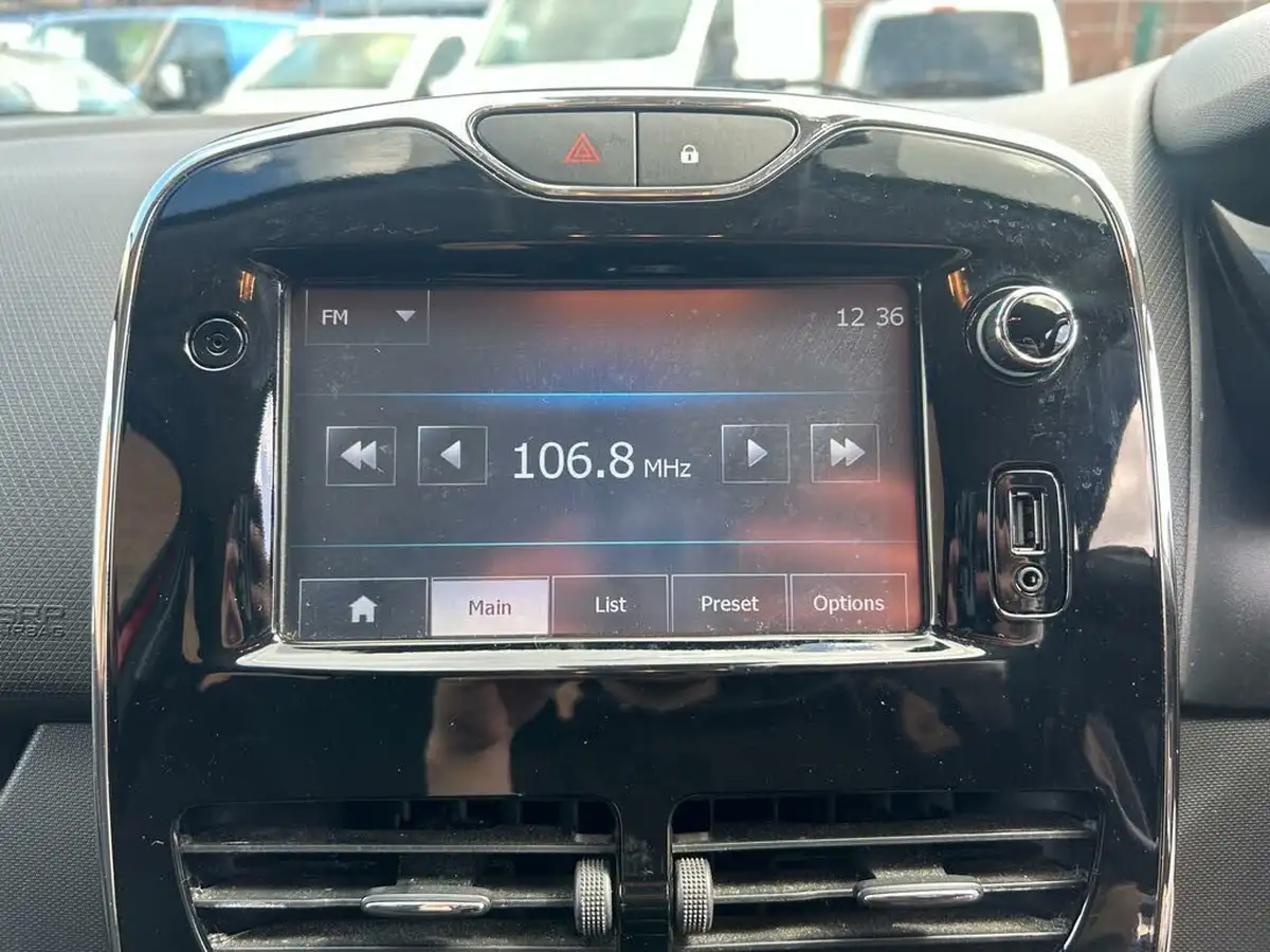 2015-renault-clio-15td-dynamique-medianavss-big-31