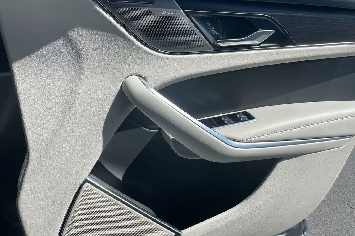 2023-jaguar-f-pace-20-d200-r-dynamic-hse-black-big-43