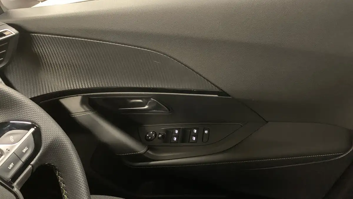 2024-peugeot-2008-suv-e-gt-136ps-50kwh-big-21