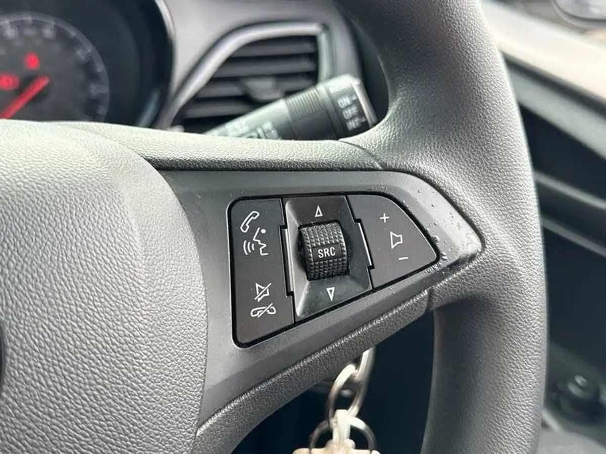2017-vauxhall-viva-10i-se-big-18