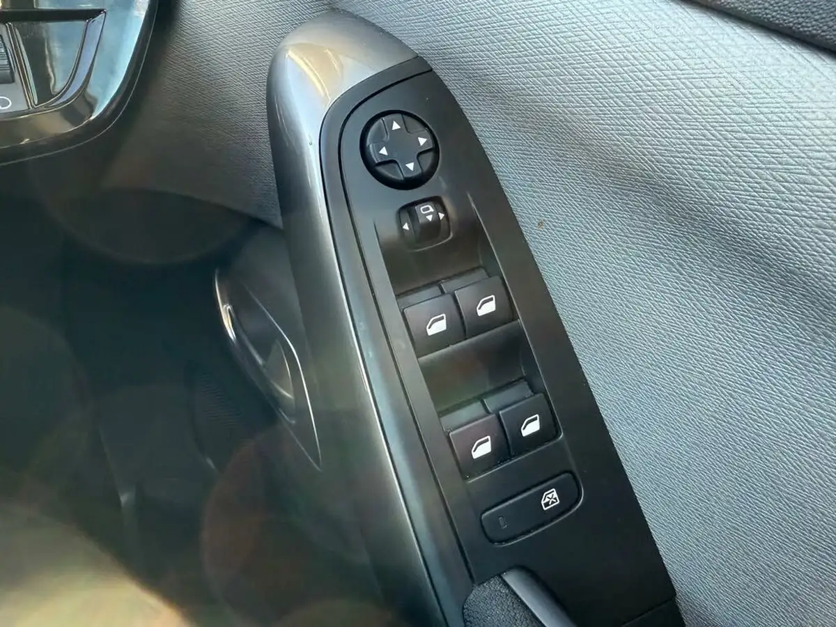 2019-citroen-c4-spacetourer-12-puretech-flair-big-42