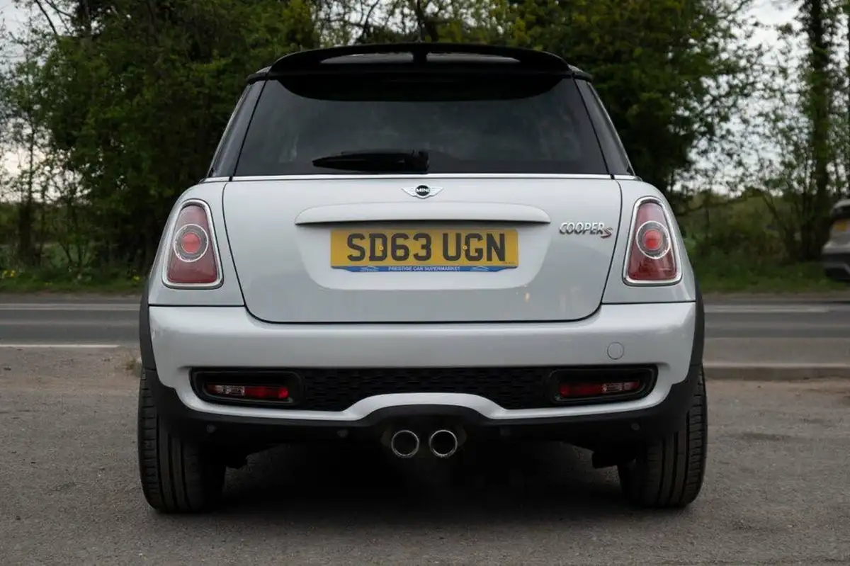 2013-mini-cooper-16-cooper-s-184bhp-sport-chili-hatchback-3d-big-4