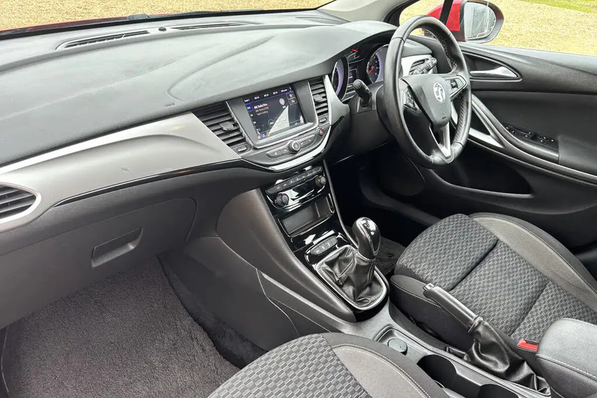 2019-vauxhall-astra-12-turbo-sri-145ps-big-9